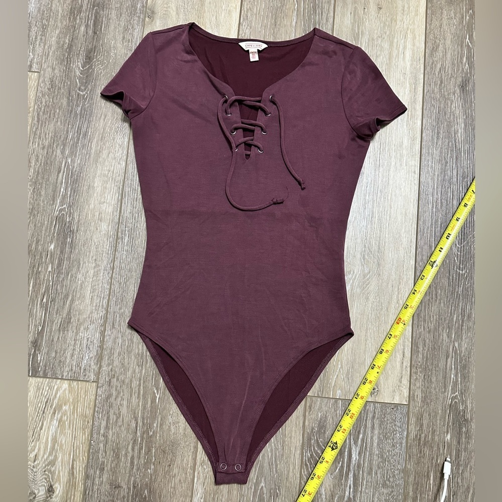 ❤️ Cape- Juby maroon body shirt.
